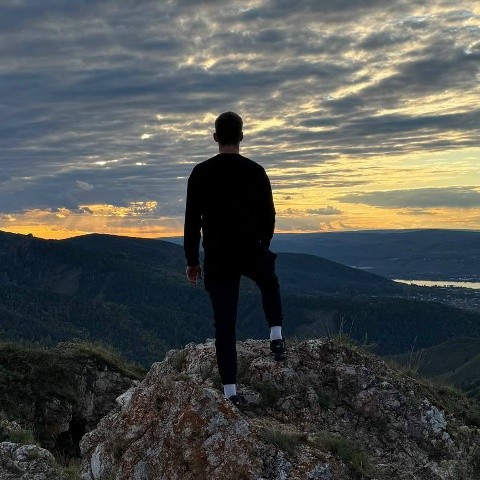 Антон Казаринов